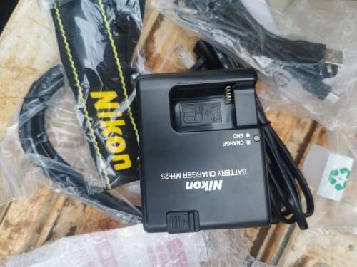 New Nikon d7000 body only 16.2 Mp and 1080 HD video