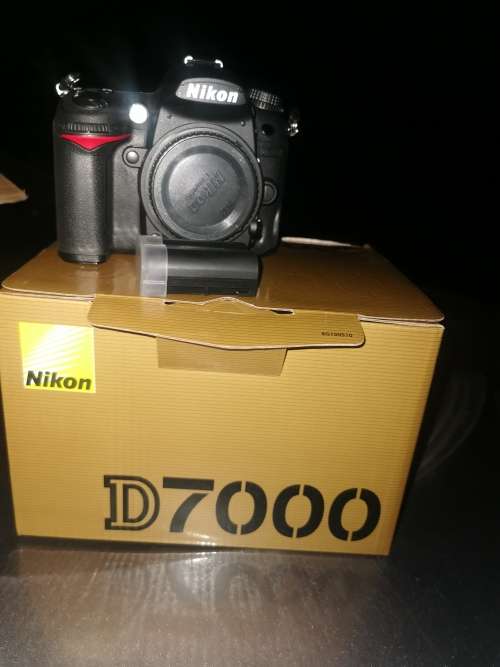Brand new nikon d7000 body only 16.2 Mp and 1080 HD video recording