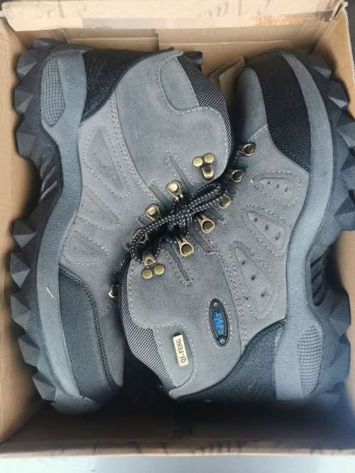 Breathable hyking boots size 9 (43)