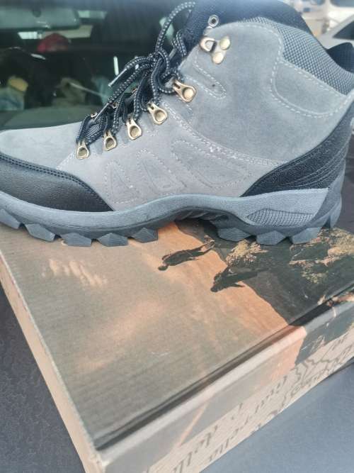 Breathable hyking boots size 9 (43)
