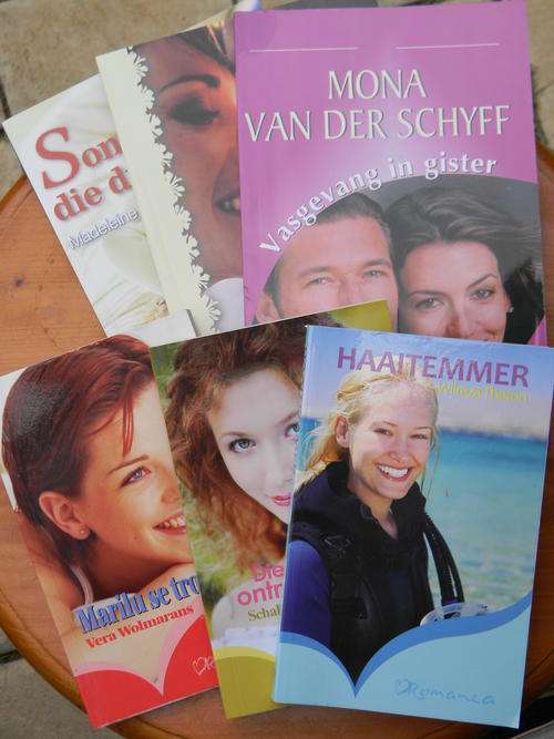 Afrikaanse kortverhaal romanse  ( 6 sagte band boeke )