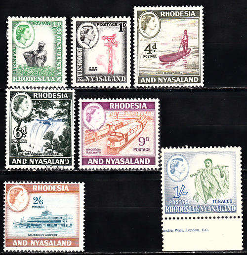 Rhodesia and Nyasaland 1959/62 QE part set , M/H & MNH   ( CV R 210 )