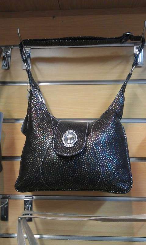 100% GENUINE LEATHER HANDBAGS ON LIMITED OFFER SALE !!