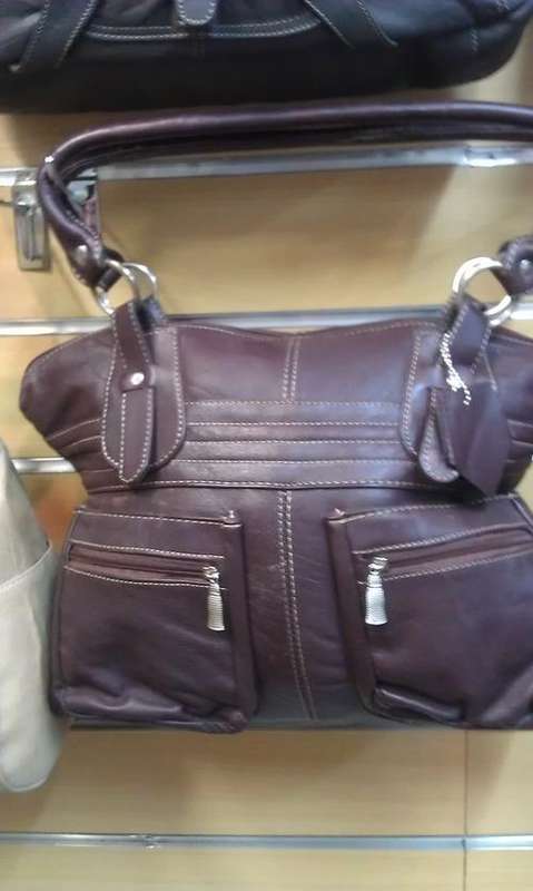 100 % GENUINE LEATHER HANDBAGS ON LIMITED OFFER SALE !!!