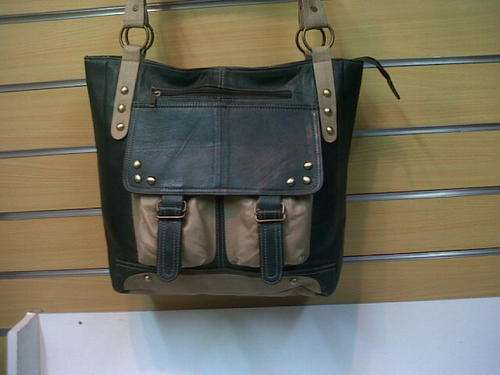 100 % GENUINE LEATHER HAND BAG ON LIMITED OFFER SALE !!