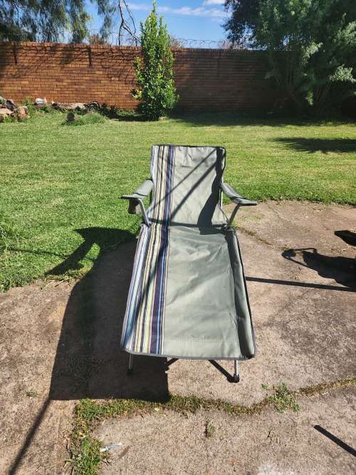 Instincts Lounger Camping Chair!!