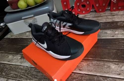Nice Nike Sneaker almost like new!!
