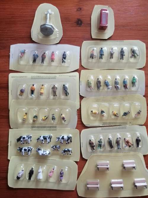 Job lot HO/OO Cars and Figurines