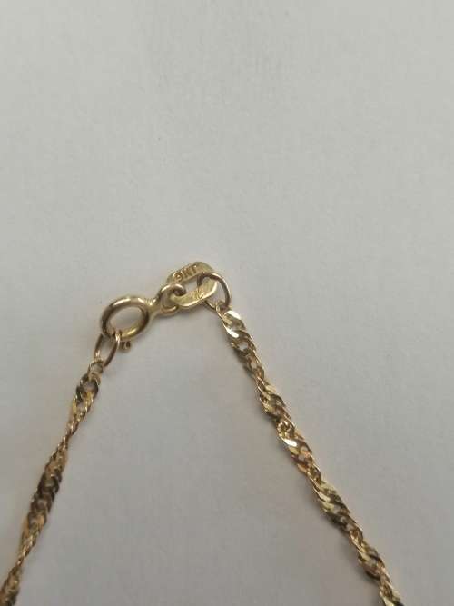 9 CARAT GOLD NECKLACE