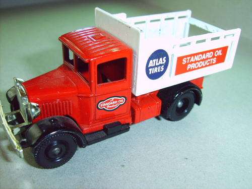 LLEDO OIL TRUCK