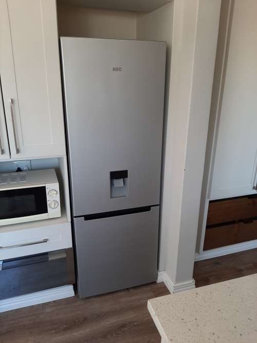 KIC 314 l Bottom Fridge/Freezer with Water Dispenser (Scratch on front, see picture)