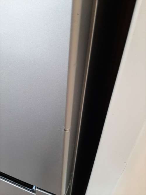 KIC 314 l Bottom Fridge/Freezer with Water Dispenser (Scratch on front, see picture)