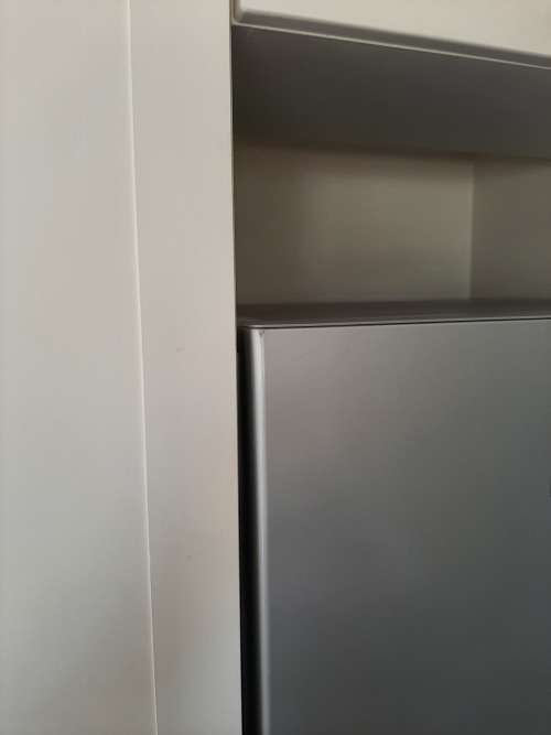KIC 314 l Bottom Fridge/Freezer with Water Dispenser (Scratch on front, see picture)