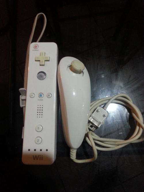 WOW!!! One WiiMote and 1 Nunchuck for Wii