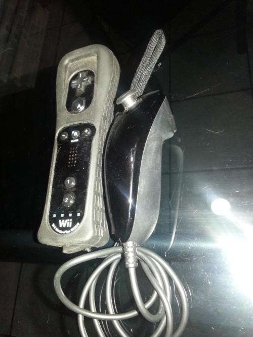 WOW!!! One BLACK WiiMote + MotionPlus and 1Black Nunchuck for Wii