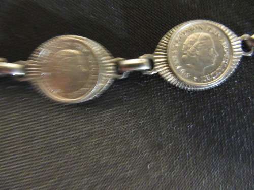 White Metal Coin Bracelet - Coin Juliana der Nederlanden