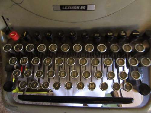 Vintage Olivetti Lexikon 80 Typewriter