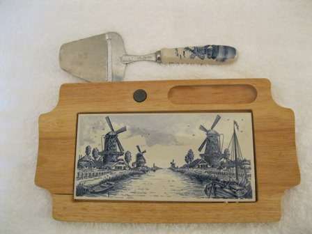 Delft Cheese Board with delft cheese slicer