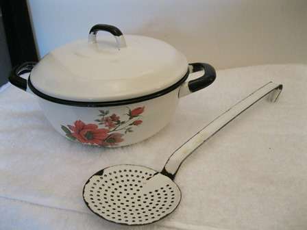 Enamel Bowl with Lid and Straining Spoon