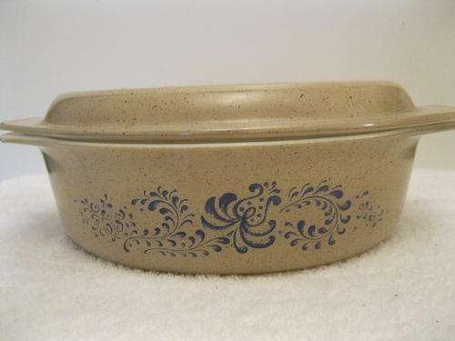 Vintage Pyrex Cassorole Dish in Stone