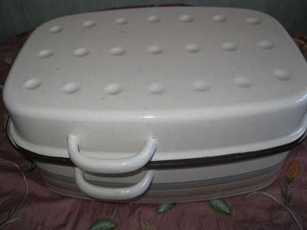 Pointerware Enamel Roasting Dish with Lid in Mint Condition!!