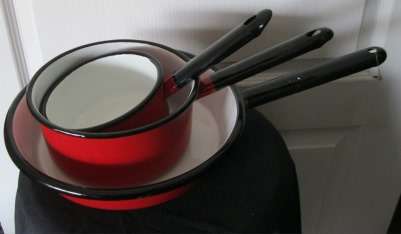 Vintage Polish Set of Red Enamel Pans