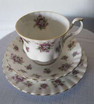 Royal Albert Trio "Sweet Violets"