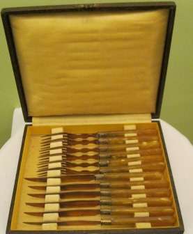 Beautiful Boxed Fruit Set Mother of Pearl style  Handels in Gold