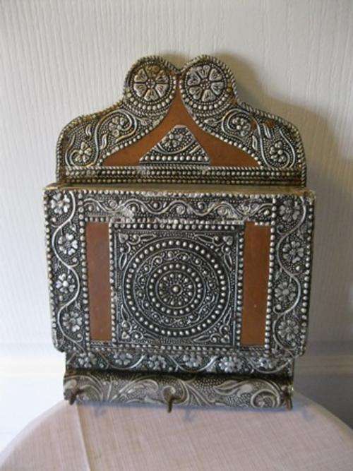 Embossed Silver Metal & Copper Key & Letter Holder