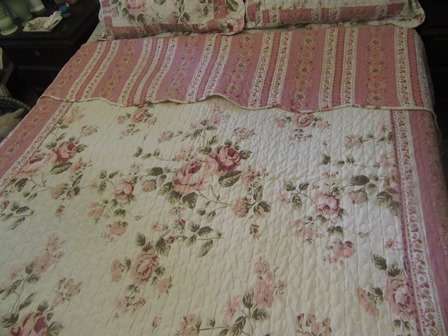 Gorgeous Reversible Queen/ Double Size  Quilted Bedspread with Pink Roses & Matching Pillowcases