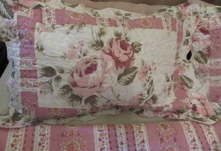 Gorgeous Reversible Queen/ Double Size  Quilted Bedspread with Pink Roses & Matching Pillowcases