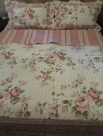 Gorgeous Reversible Queen/ Double Size  Quilted Bedspread with Pink Roses & Matching Pillowcases