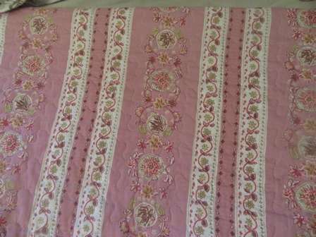 Gorgeous Reversible Queen/ Double Size  Quilted Bedspread with Pink Roses & Matching Pillowcases
