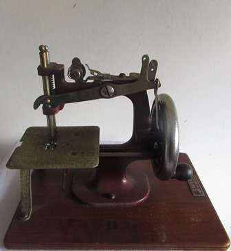 Childs Essex Sewing Machine C1940