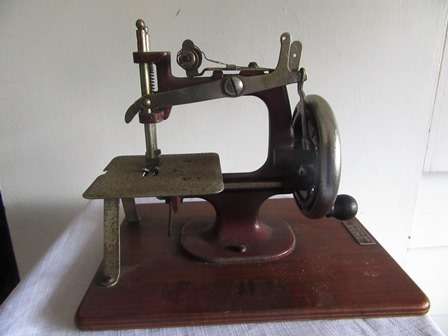 Childs Essex Sewing Machine C1940