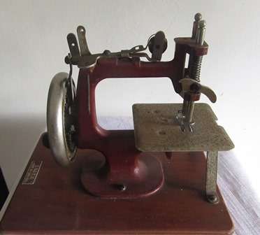 Childs Essex Sewing Machine C1940