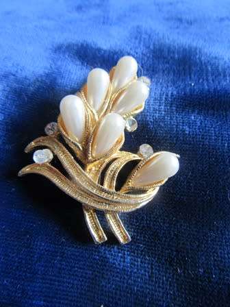 Faux Pearl and Diamante Brooch Gold Tone