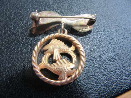 9ct Gold Pisces Brooch 7 grams