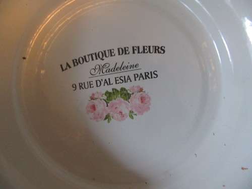 Enamel Basin with LA BOUTIQUE De Fleurs Madelaine Motif with Roses