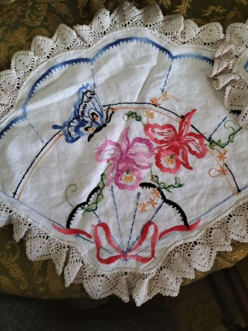 Embroiderd Fan Shaped Tray Cloth Set