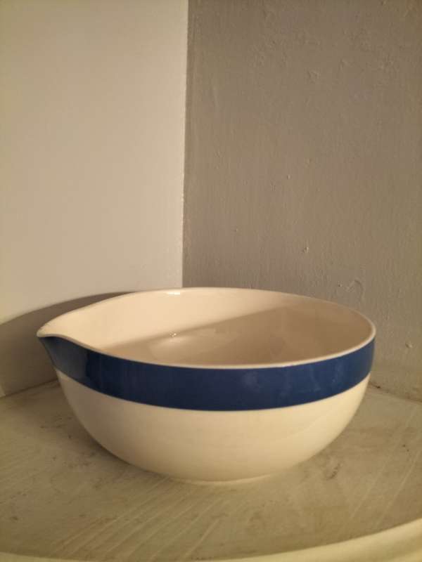 TG Green  Church Griesley Sonoma Cream & Blue Rim Pouring Mixing Bowl