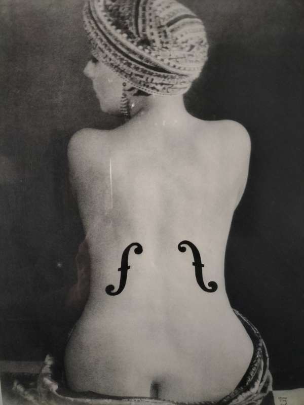 Man Ray  -  Kiki - Fine art print black & White Gallery Framed