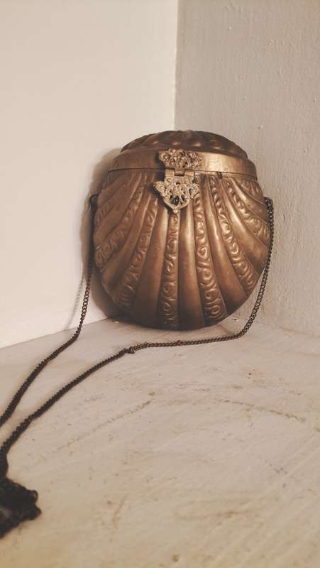 Solid Brass Art Nouveau Clam Shell Purse With Strap Velvet Lined