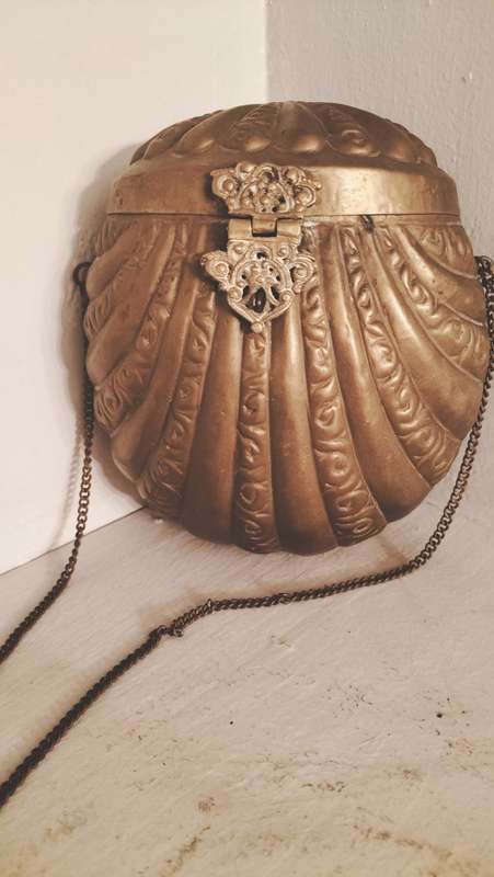 Solid Brass Art Nouveau Clam Shell Purse With Strap Velvet Lined
