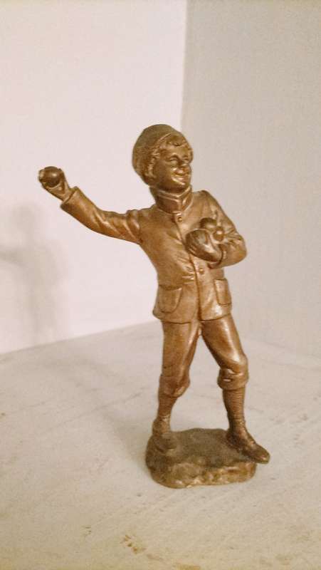 Bronze Gilded Statue of A Boy Throwing Snowballs