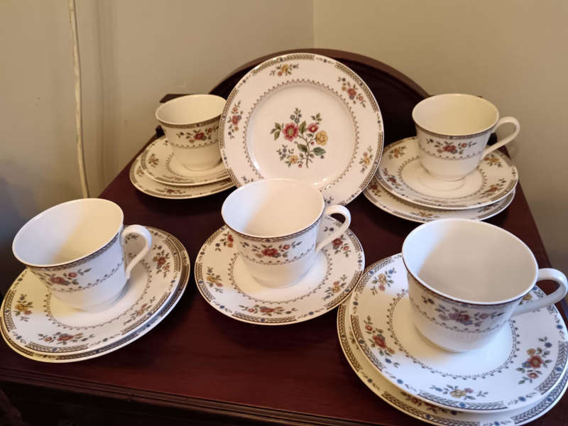 Royal Doulton Kingswood 5x Trios & Sugar Basin