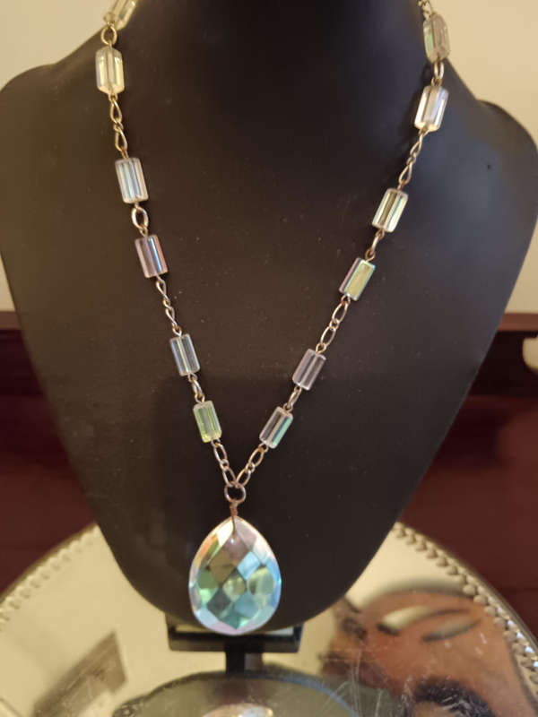 Vintage  Crystal  Style Necklace, Bracelet & Earrings