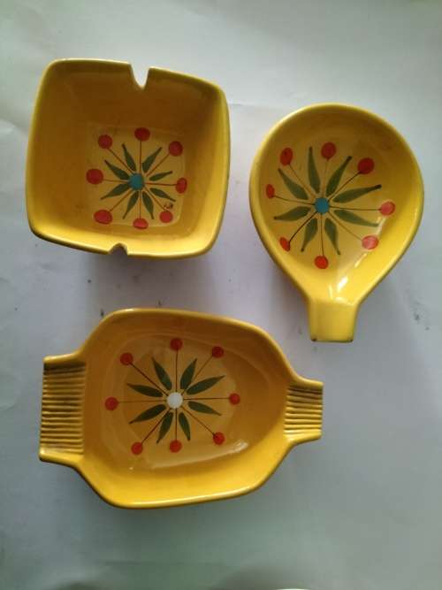 Set of 3 Retro Style Ashtrays made in Italy
