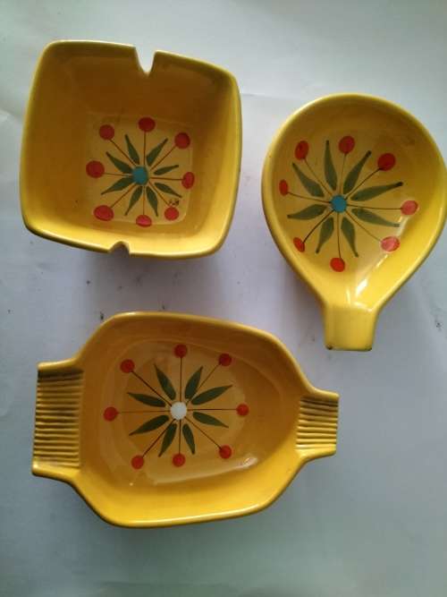 Set of 3 Retro Style Ashtrays made in Italy