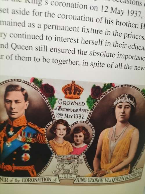 Queen Elizabeth 11 Commemorating The Diamond Jubilee Limited Edition Book 1852 - 2012